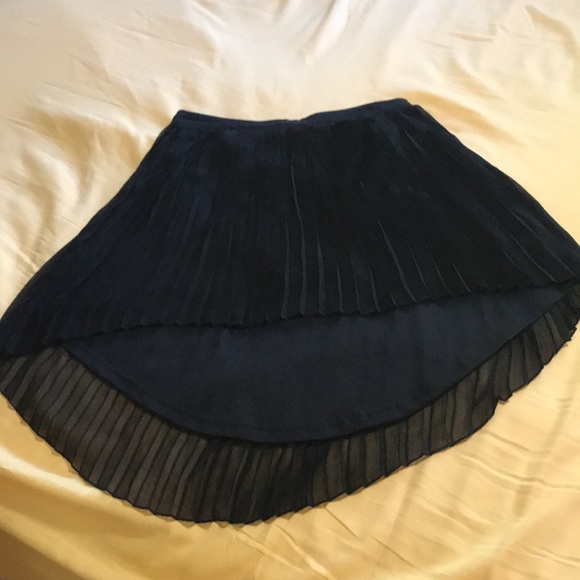 American Eagle Outfitters Black Sheer Pleated Asymmetrical Mini Skirt Sz. 6 - Picture 5 of 5